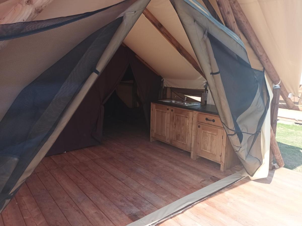 Tente Lodge Pour 5 Personnes En Bordure De La Riviere Allier Au Sein D'Un Petit Camping Saint-Yorre Eksteriør billede
