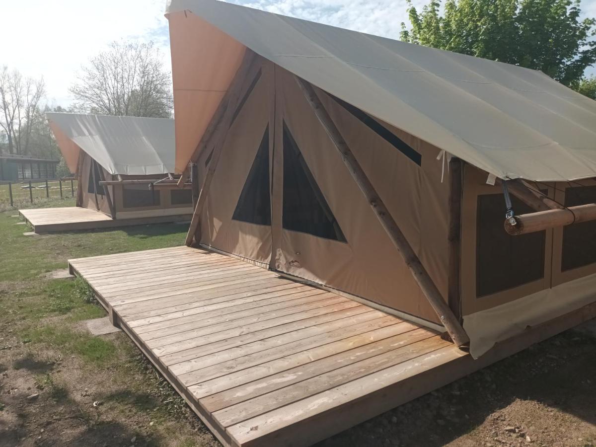 Tente Lodge Pour 5 Personnes En Bordure De La Riviere Allier Au Sein D'Un Petit Camping Saint-Yorre Eksteriør billede