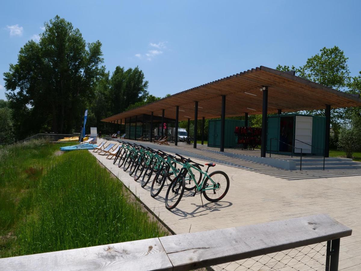 Tente Lodge Pour 5 Personnes En Bordure De La Riviere Allier Au Sein D'Un Petit Camping Saint-Yorre Eksteriør billede