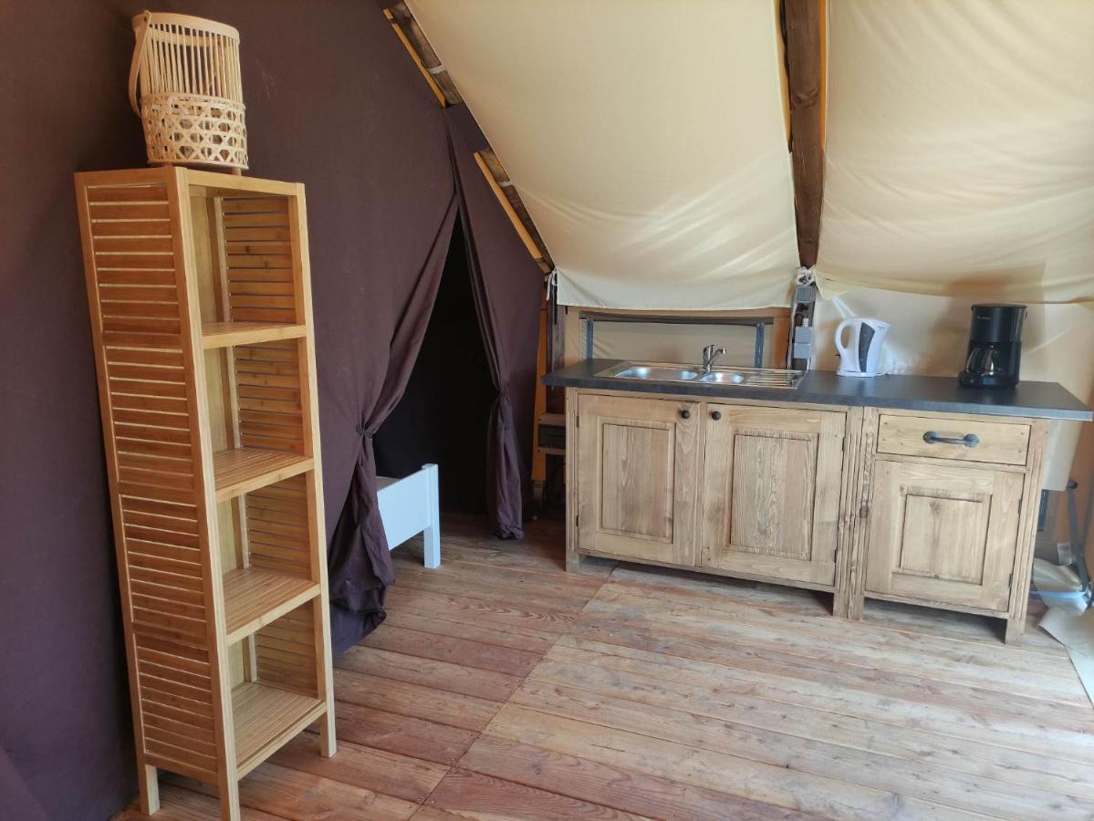 Tente Lodge Pour 5 Personnes En Bordure De La Riviere Allier Au Sein D'Un Petit Camping Saint-Yorre Eksteriør billede